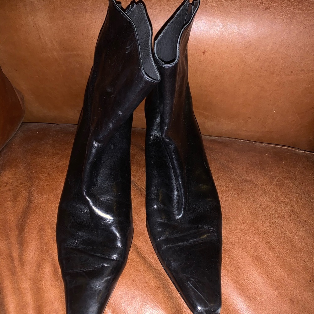 Stuart Weitzman booties kitten heel size 8